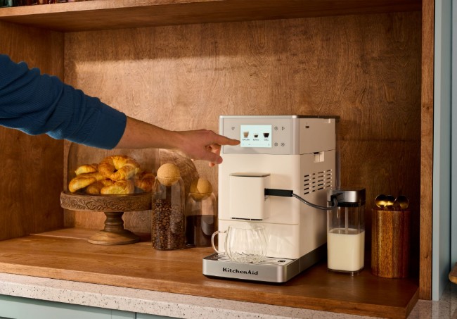 Автоматична електрическа еспресо машина KF4, 1450 W, цвят "Porcelain White" - KitchenAid