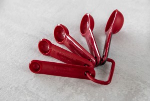Комплект от 5 броя мерителни лъжички, цвят "Empire Red" - марка KitchenAid