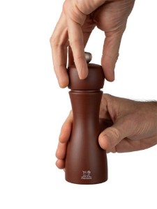Комплект от 2 мелнички за сол и черен пипер, 15 см, "Tahiti Earth Z", Cacao&Nuts - Peugeot