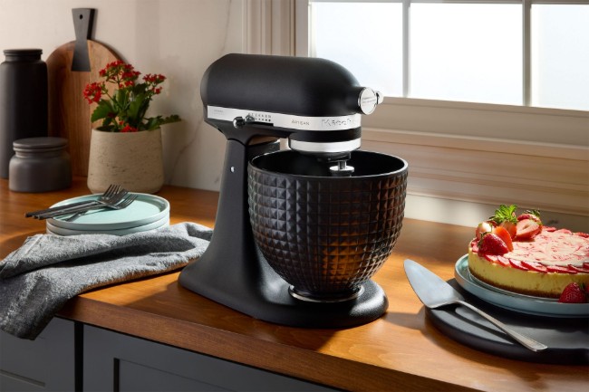 Стационарен миксер "Artisan", с 4.7L купа, модел 156, Cast Iron Black - KitchenAid